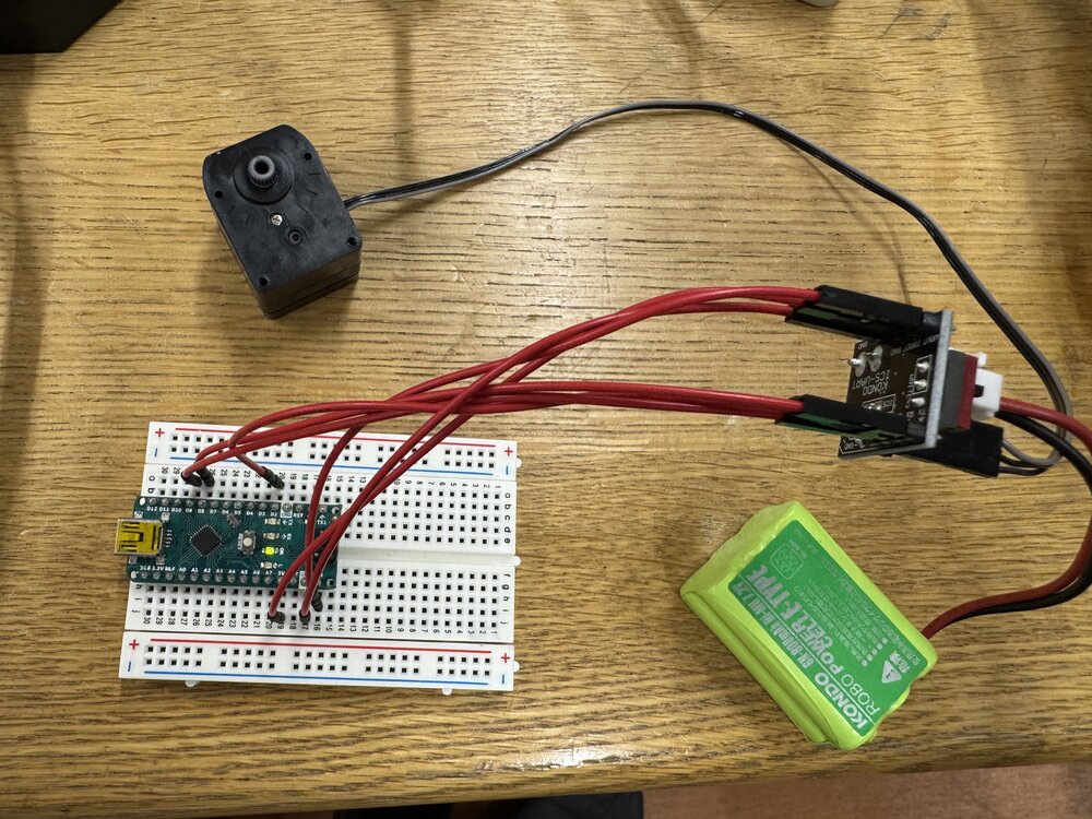 ../_images/ics-board-servo-connection.jpg